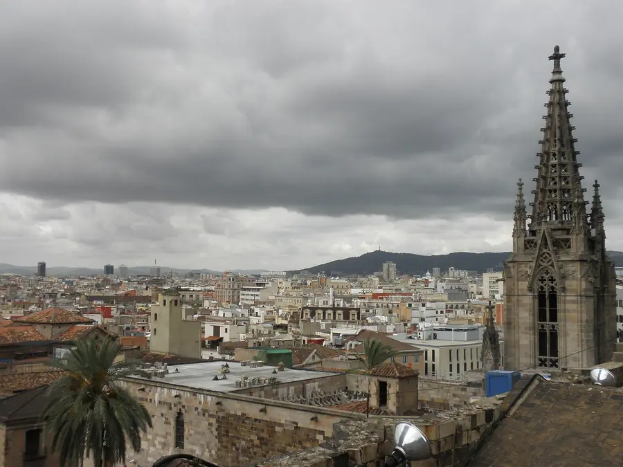 Barcelona Weather, Wind, Heat & Crowds: Plan Your Trip