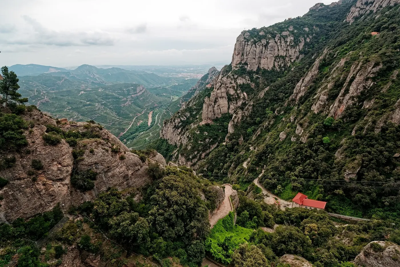 Excursions d'une journée depuis Barcelone : Montserrat, Sitges, Gérone et la côte