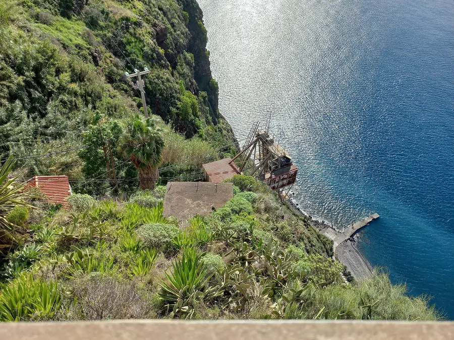 Autofahren auf Madeira: Steile Straßen, Tunnel & Parkplatz-Guide