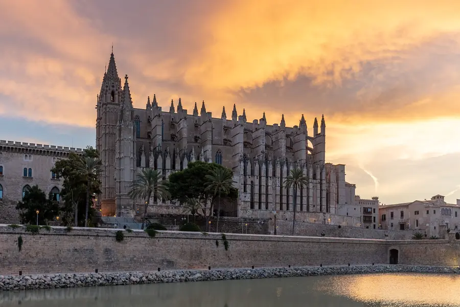 Eating in Mallorca Like a Local: Where, When, and How to Spot Traps