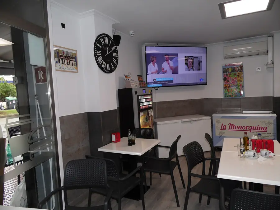 Eating in Mallorca Like a Local: Where, When, and How to Spot Traps
