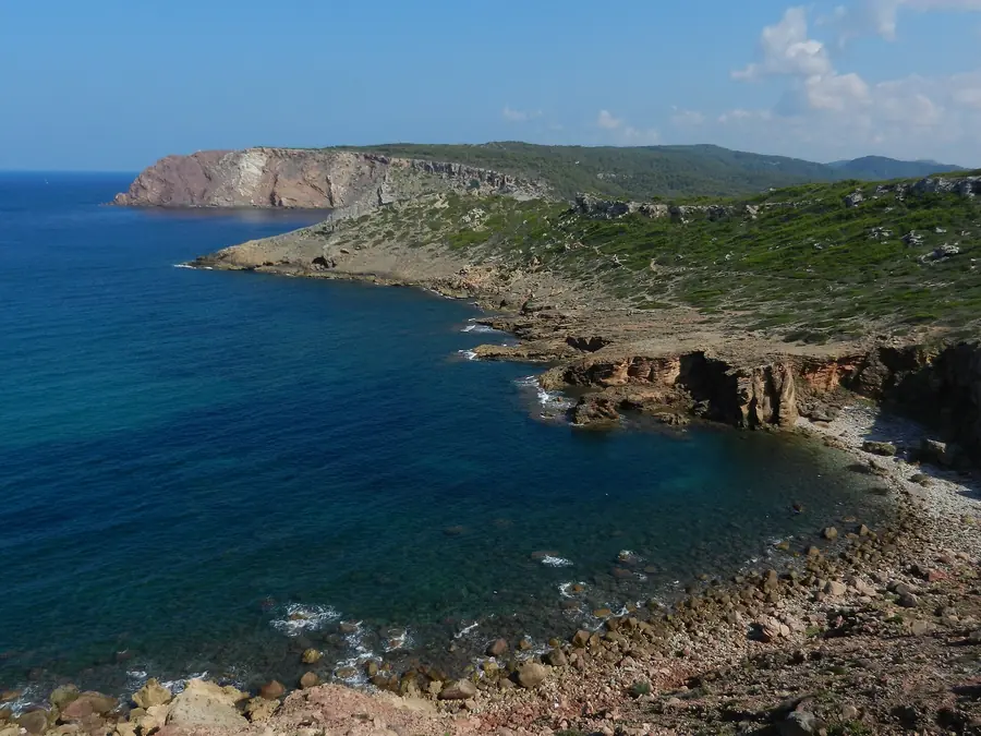 Errores comunes de los turistas en Menorca y cómo los evitan los locales