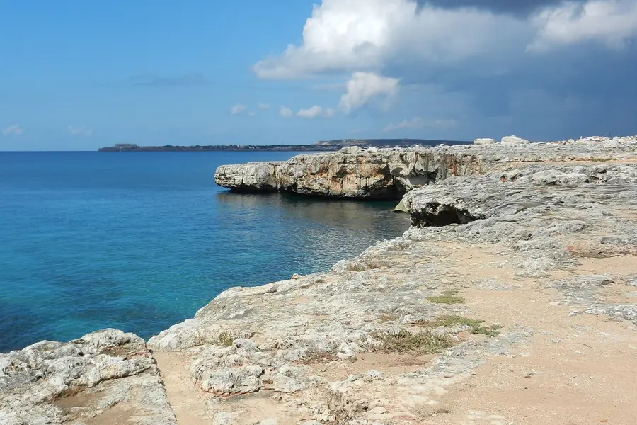 Errores comunes de los turistas en Menorca y cómo los evitan los locales