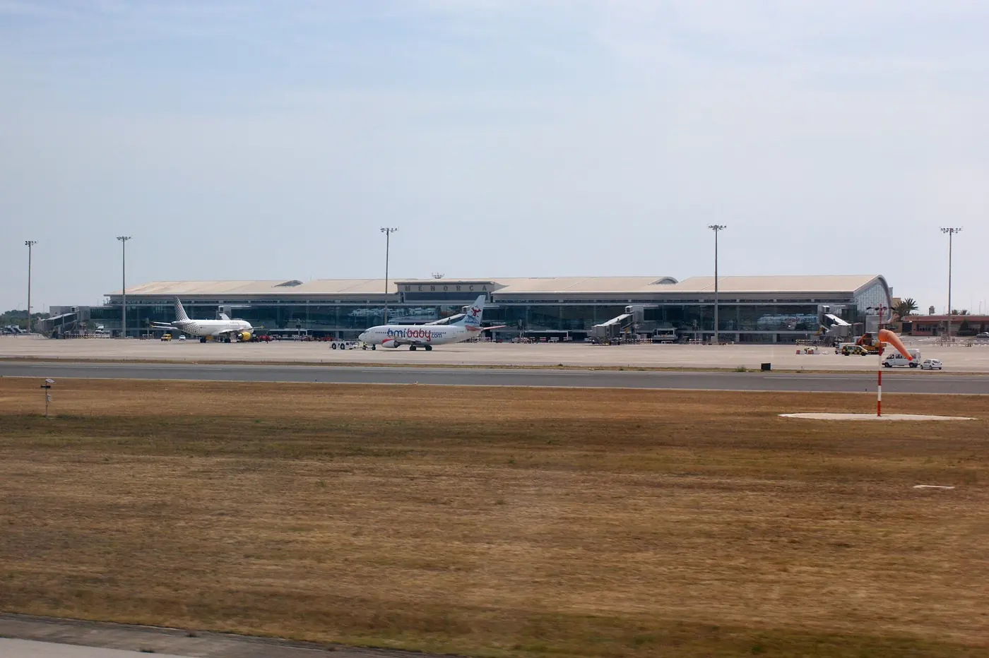 Transferts Aéroport et Port de Minorque : Votre Guide pour Rejoindre Votre Base