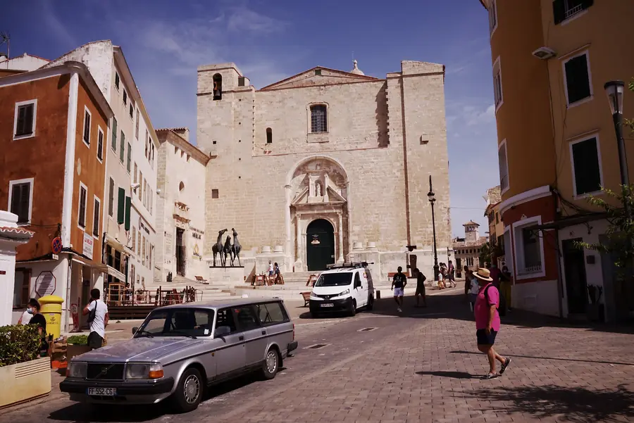 Local Dishes and Drinks in Menorca: What to Try and Where