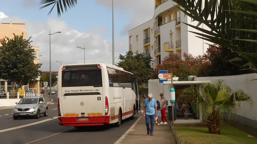 Avez-vous besoin d'une voiture de location à São Miguel ? Comment se débrouiller sans