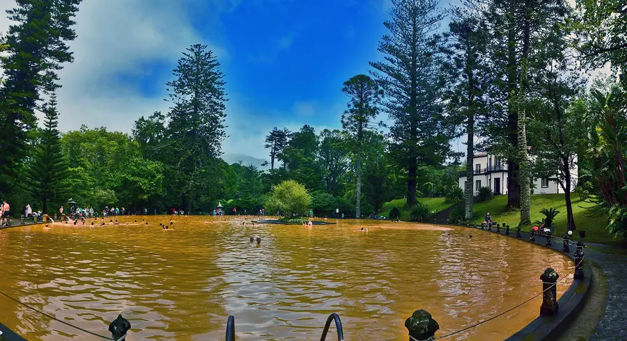 Aguas termales y fuentes termales en São Miguel: ¿cuál te conviene?